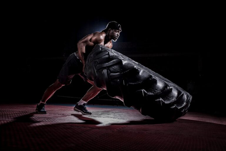 Entraînement hybride : athlète complet combinant force et endurance
